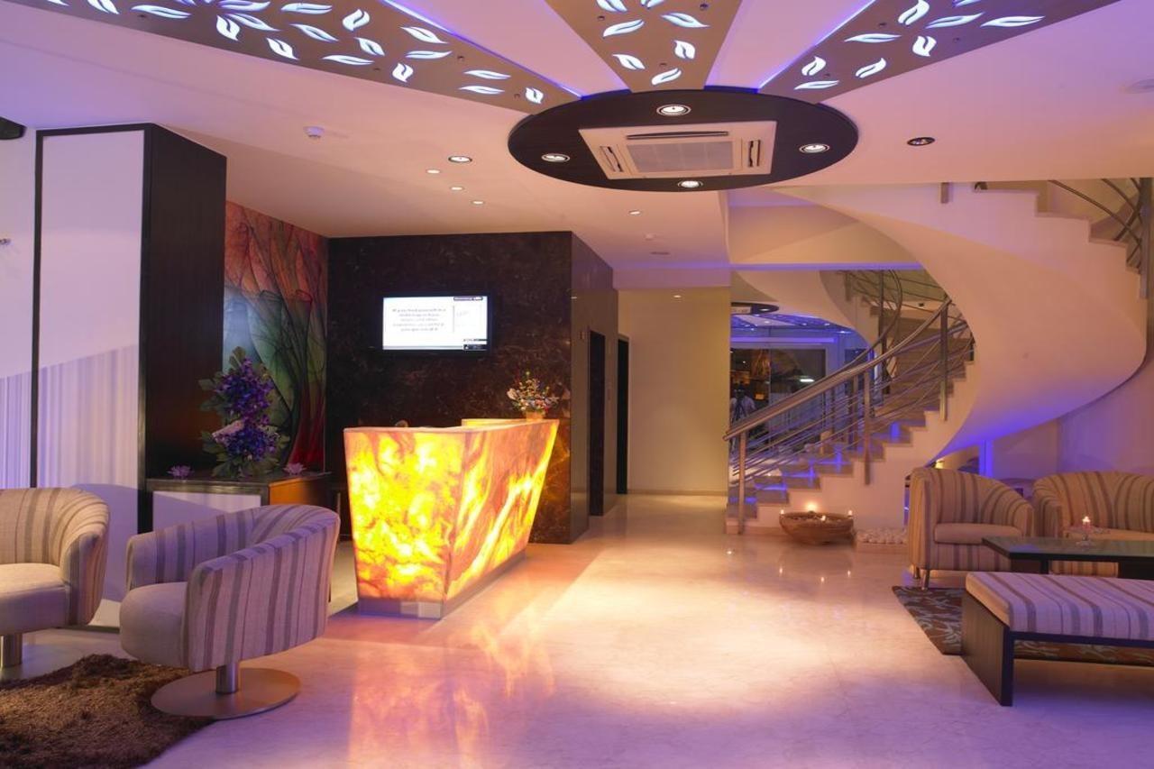 Blu Petal - A Business Hotel Bangalore Exterior foto