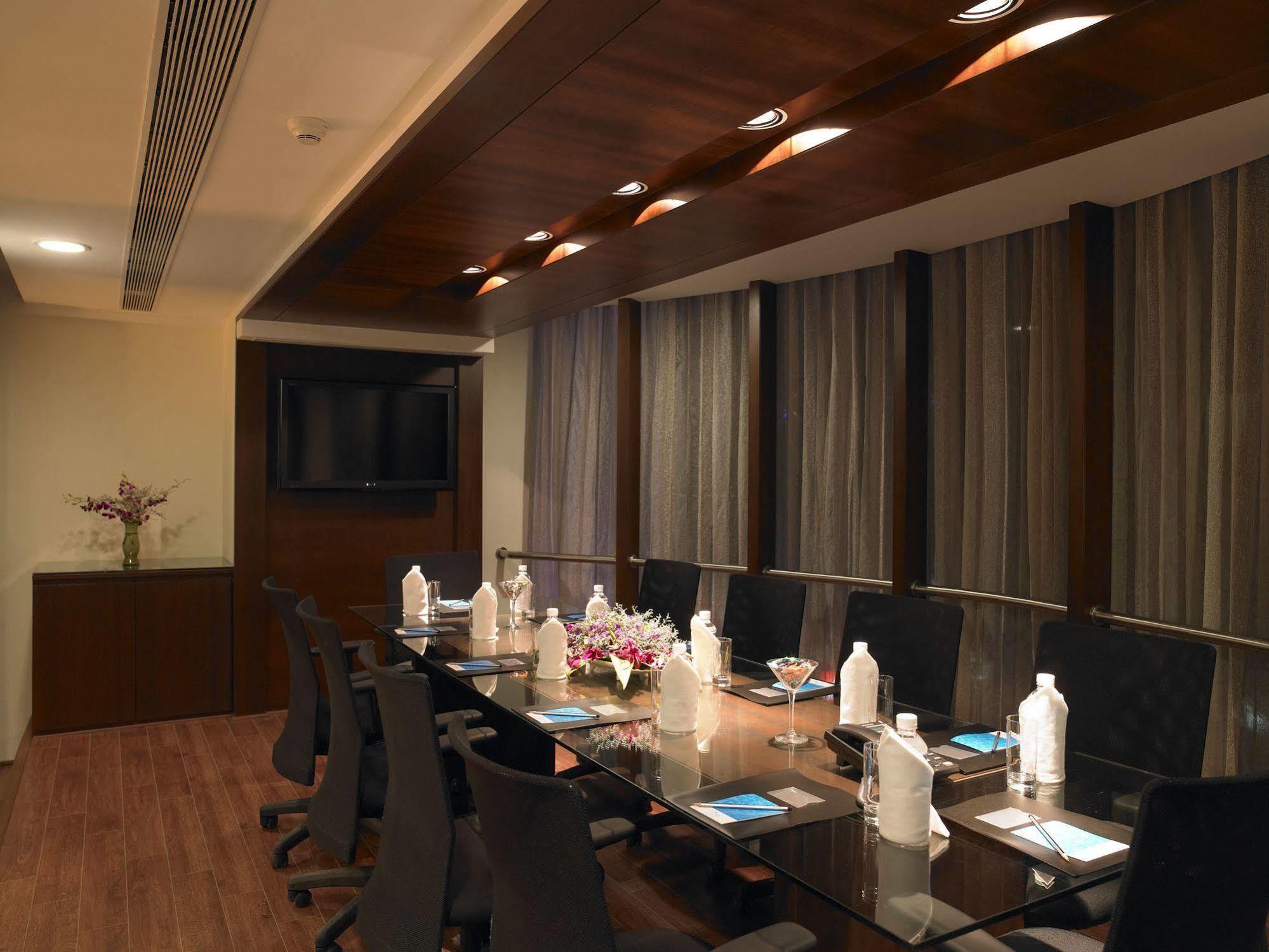 Blu Petal - A Business Hotel Bangalore Exterior foto